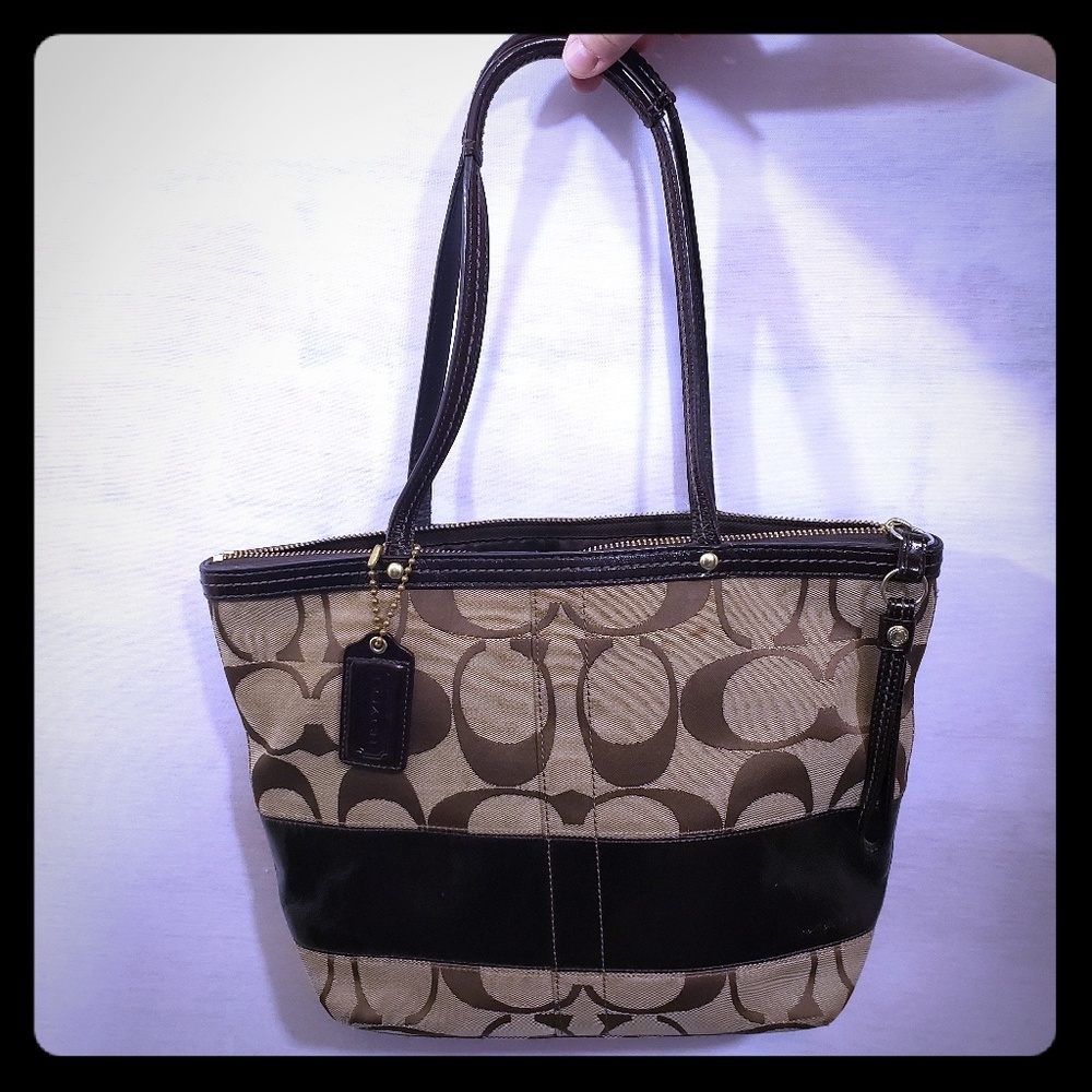 Coach bucket purse in signature pattern
